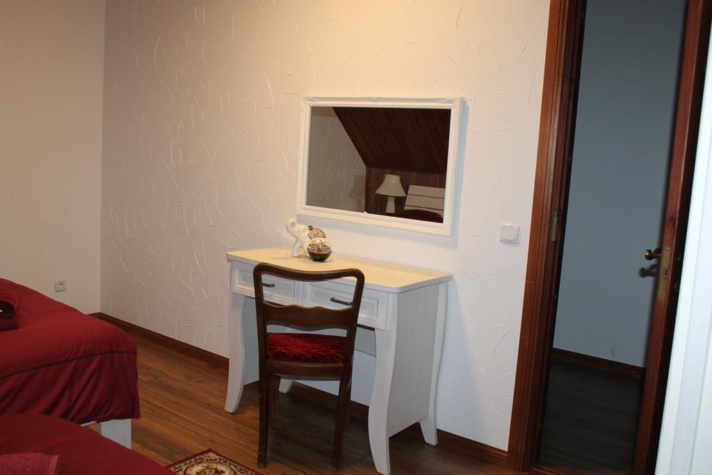 Krapi Guesthouse Treimani Exteriör bild