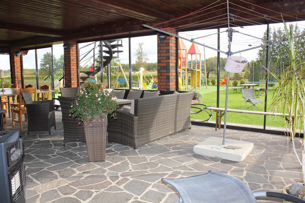 Krapi Guesthouse Treimani Exteriör bild